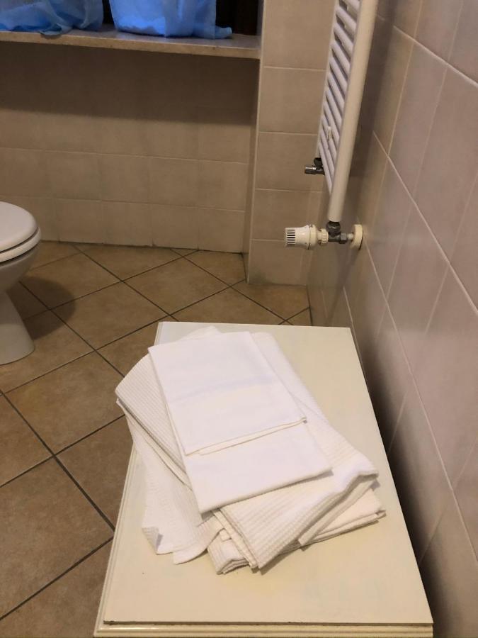 Il Gatto E La Volpe Hotell Avigliana Eksteriør bilde